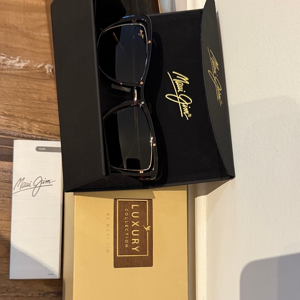 Maui Jim dark brown and Gold Luxury Glasses